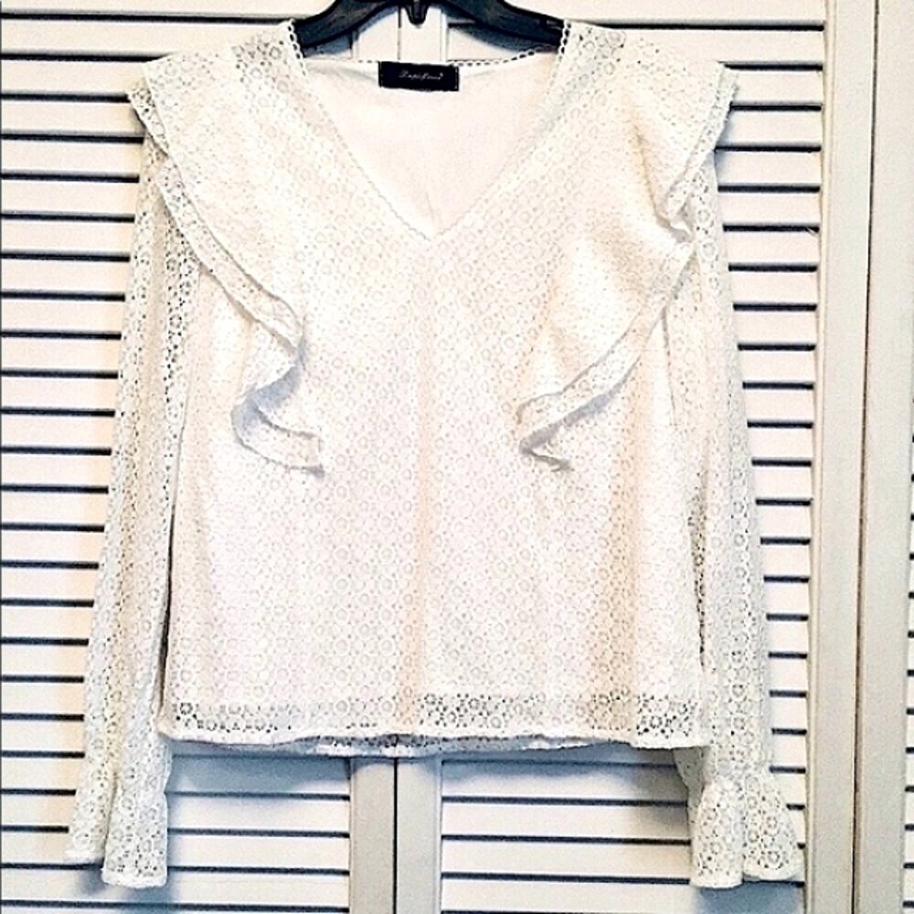 💕NWOT Simple Flavor White Ruffle Lace Poet Blouse (M)💕